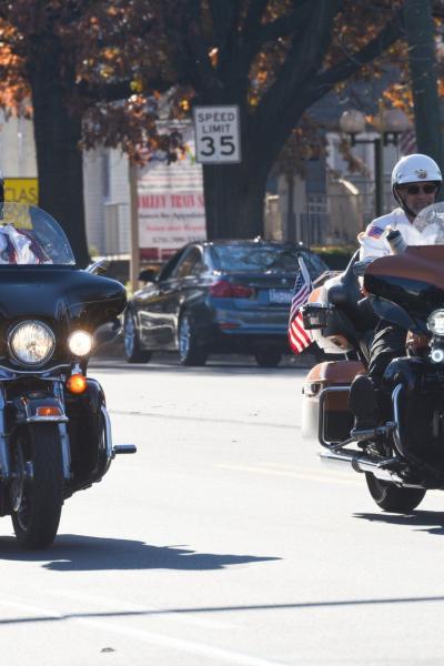 20 Vets Parade 27 1920w